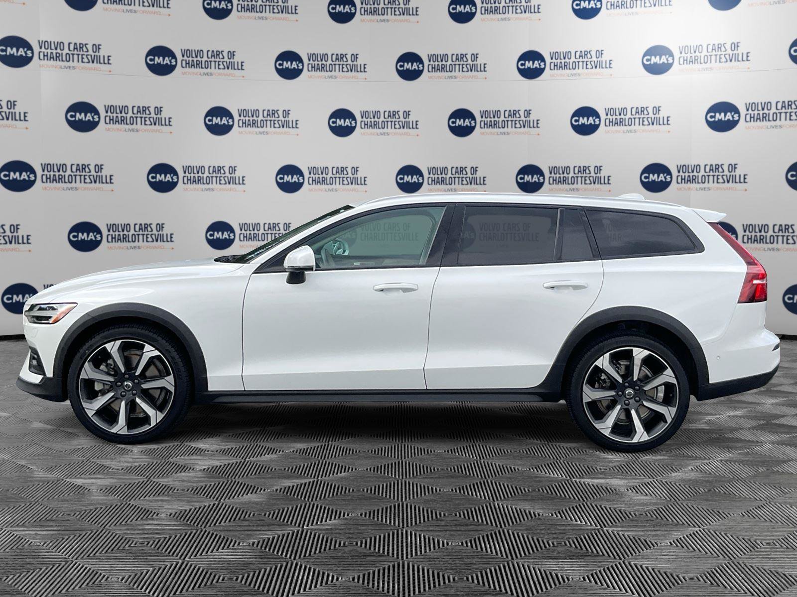 Certified 2024 Volvo V60 B5 Cross Country Plus AWD/4WD image 2