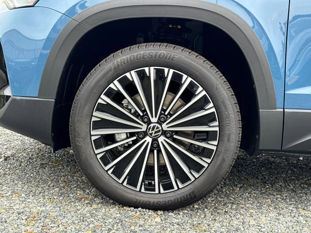 New 2026 Volkswagen Taos SE image 9