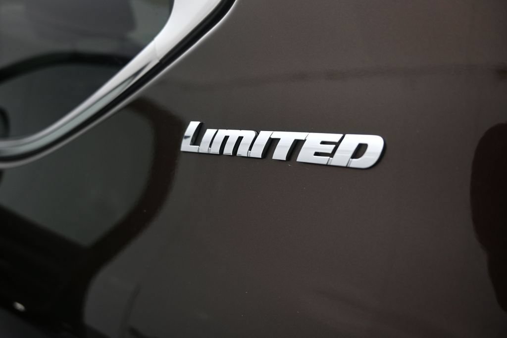 Used 2024 Toyota Tundra Limited AWD/4WD image 44
