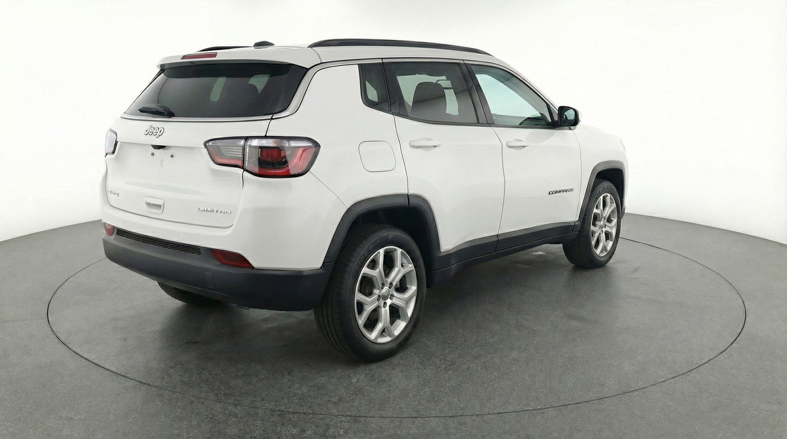 Used 2025 Jeep Compass Latitude AWD/4WD image 9