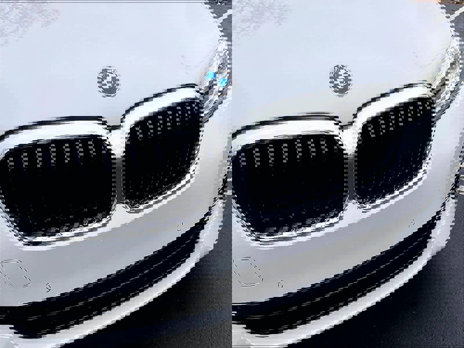 Used 2023 BMW 540i w/ Convenience Package image 32