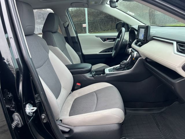 Used 2021 Toyota RAV4 XLE w/ Convenience Package image 11