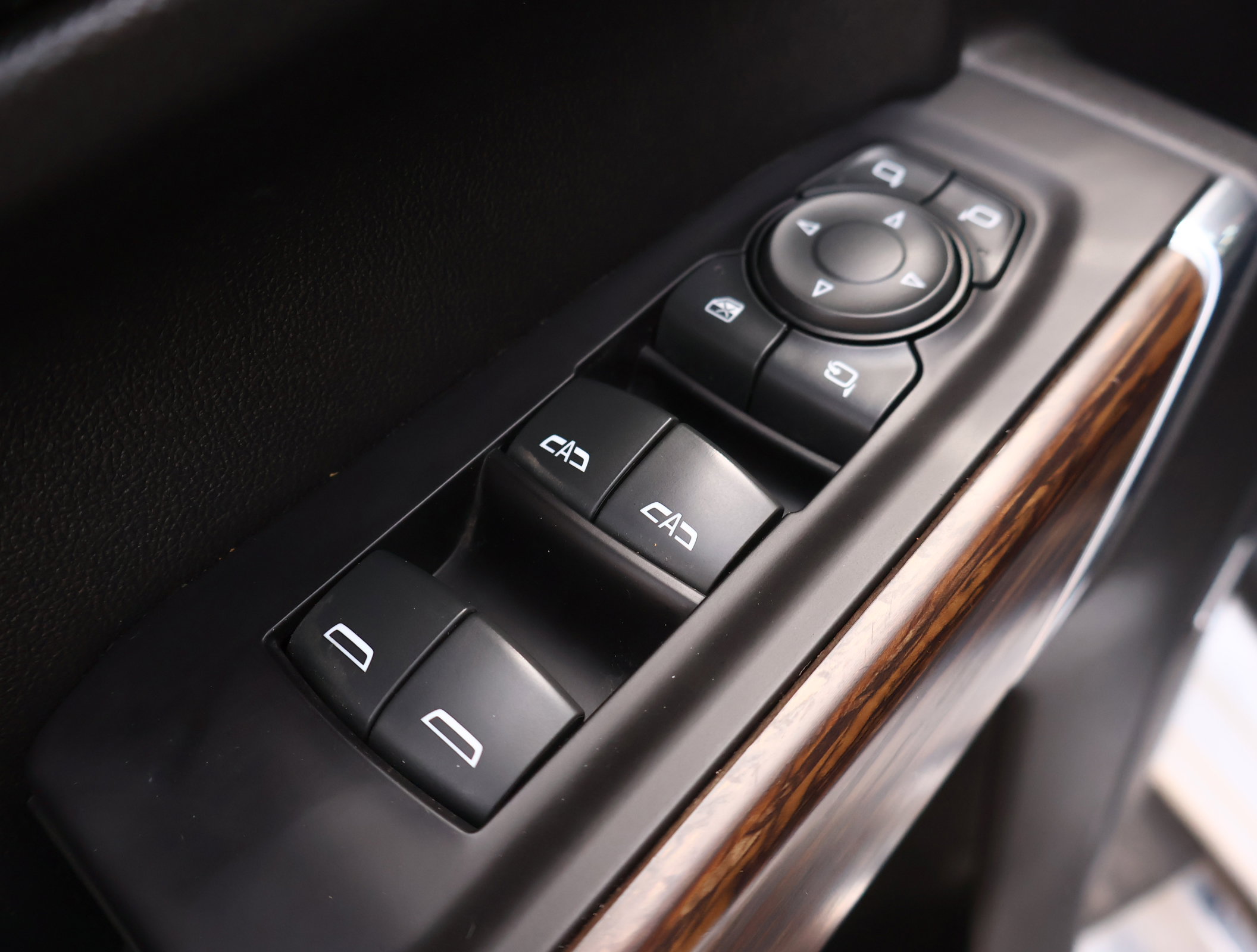 Used 2019 Chevrolet Silverado 1500 High Country w/ Technology Package image 7