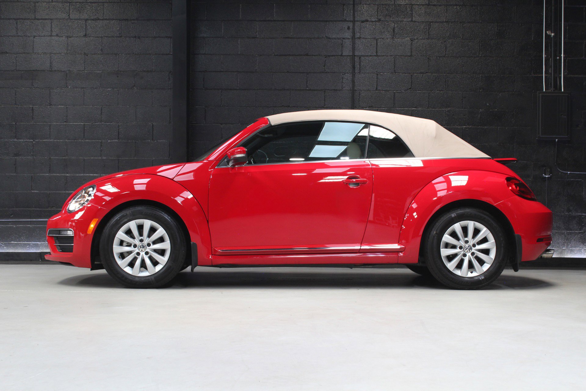 Used 2017 Volkswagen Beetle 1.8T SE FWD image 4
