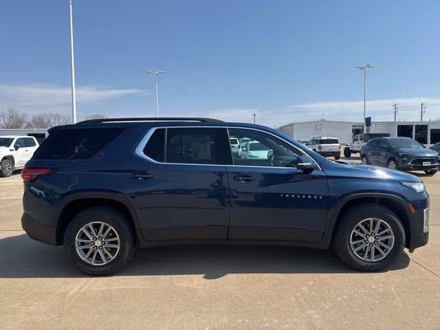 Used 2023 Chevrolet Traverse LT image 2