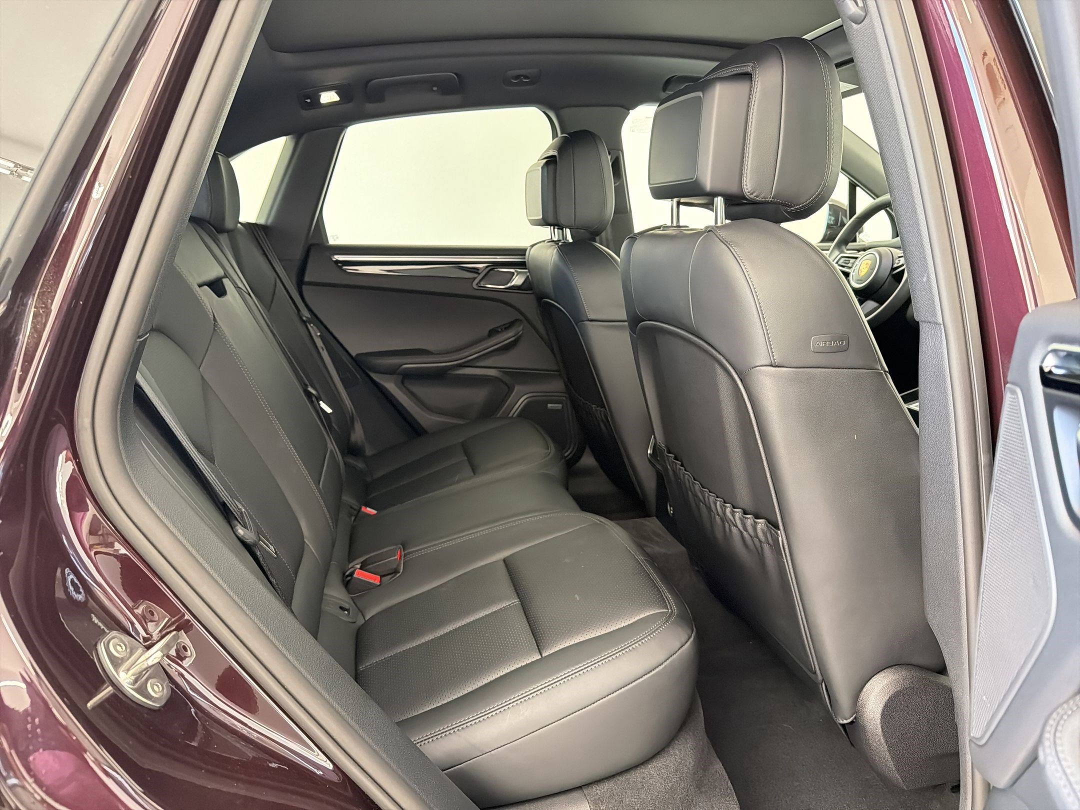 Used 2025 Porsche Macan image 37