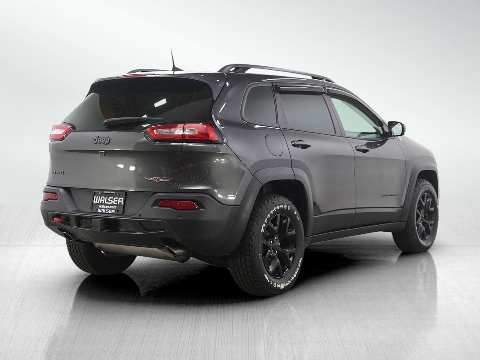 Used 2017 Jeep Cherokee Trailhawk image 5
