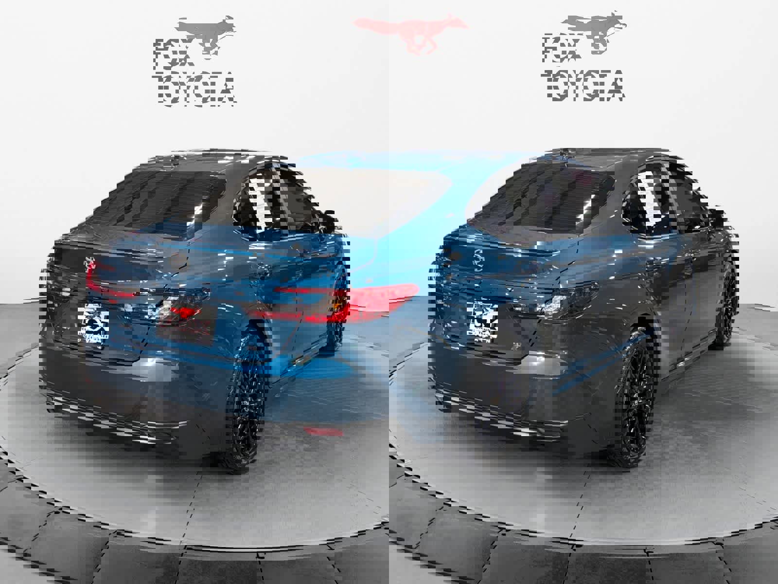 Used 2025 Toyota Camry SE image 5