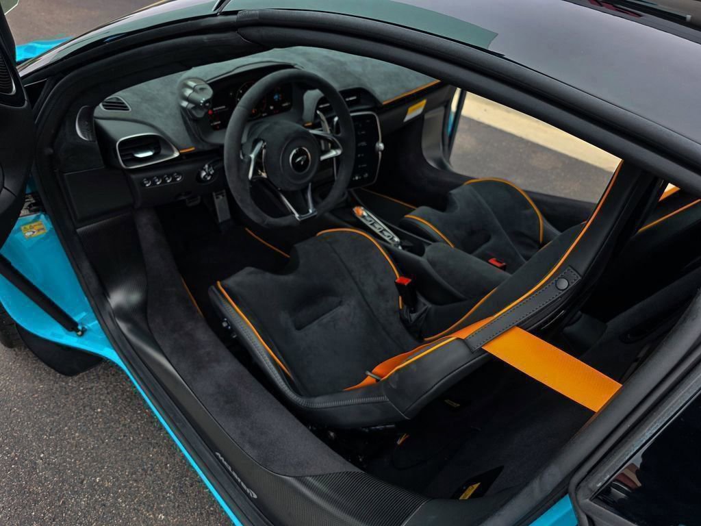 Used 2025 McLaren Artura Spider image 46