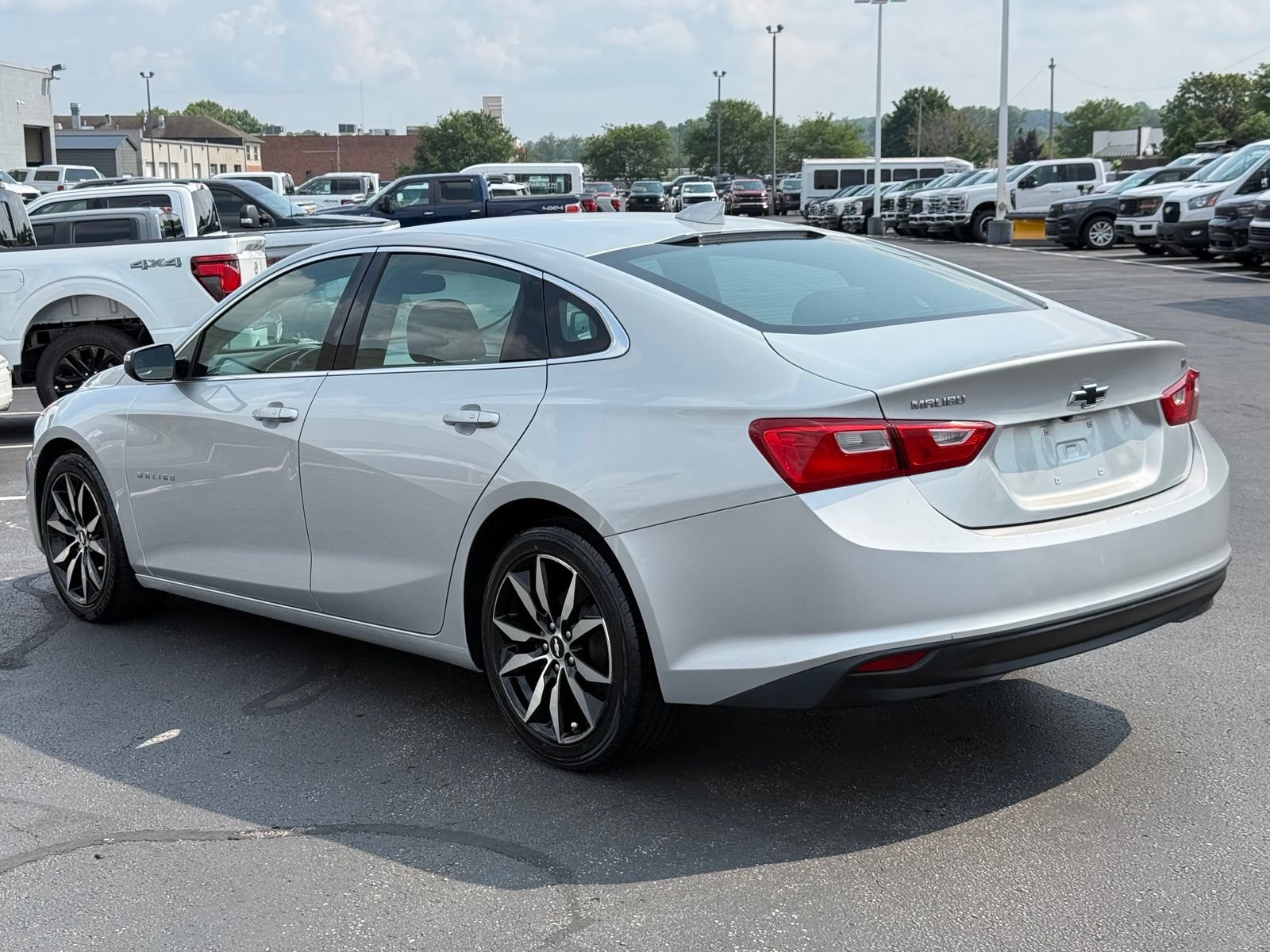 Used 2017 Chevrolet Malibu LT FWD image 6