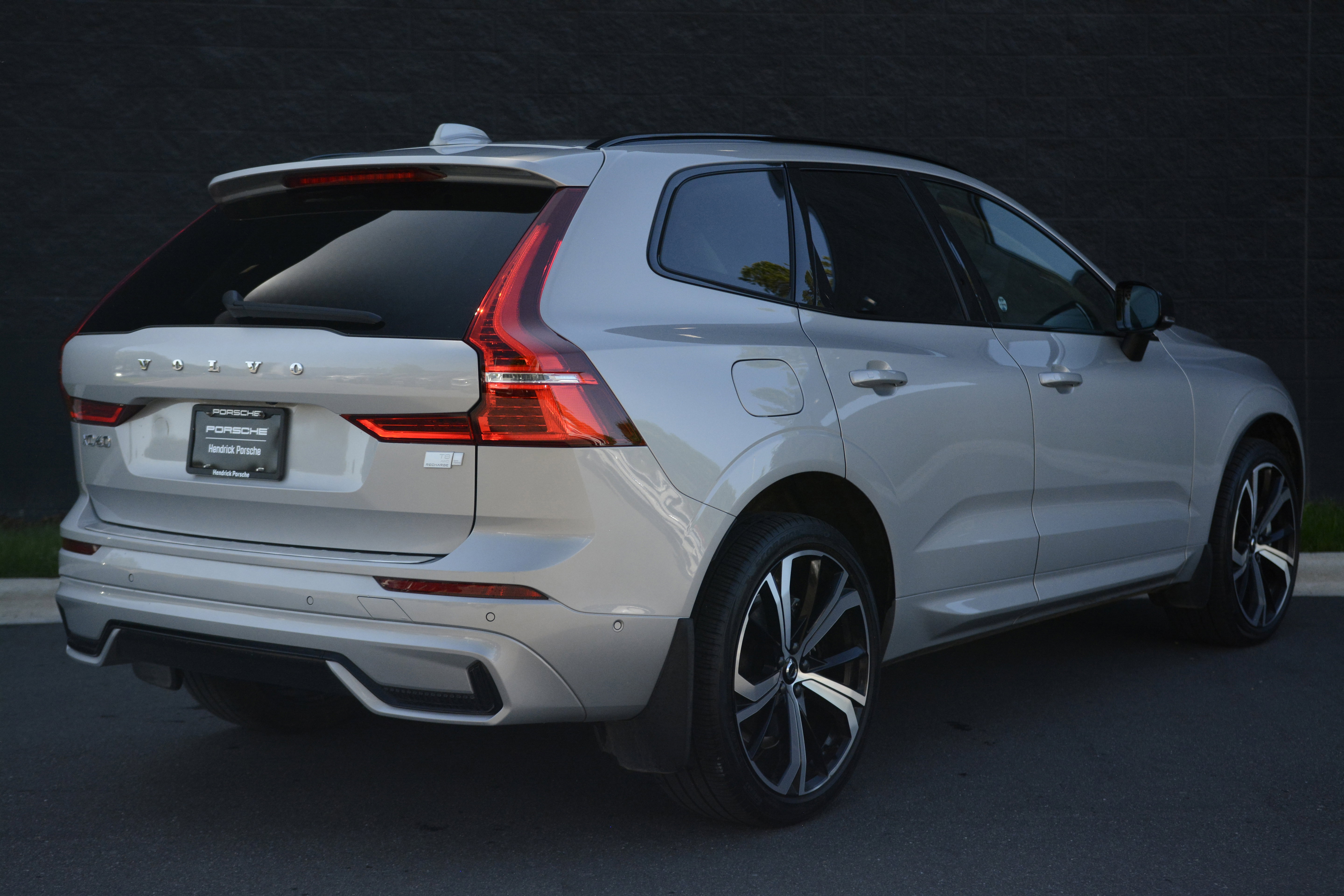 Used 2023 Volvo XC60 T8 Ultimate image 7