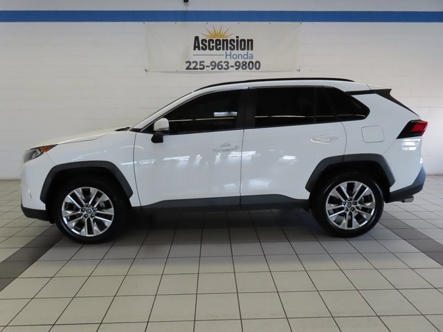 Used 2019 Toyota RAV4 XLE Premium image 3