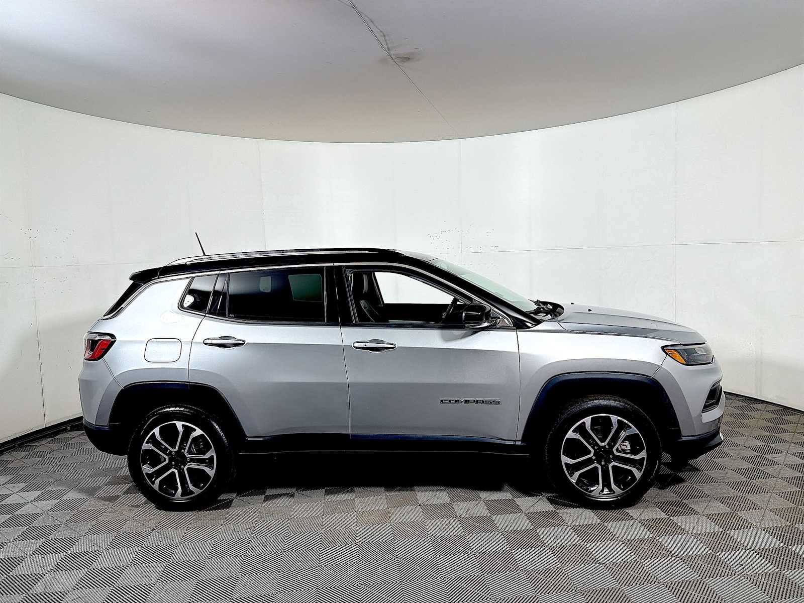 Used 2022 Jeep Compass Limited AWD/4WD image 7