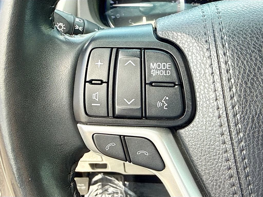 Used 2019 Toyota Highlander XLE image 37