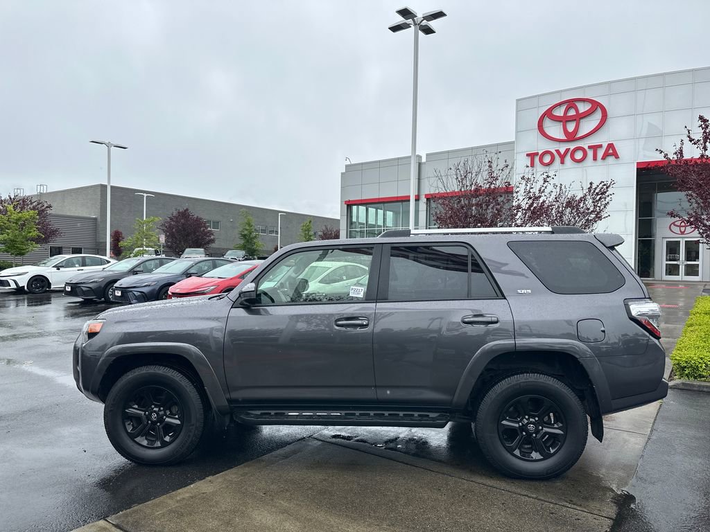 Certified 2022 Toyota 4Runner SR5 AWD/4WD image 2