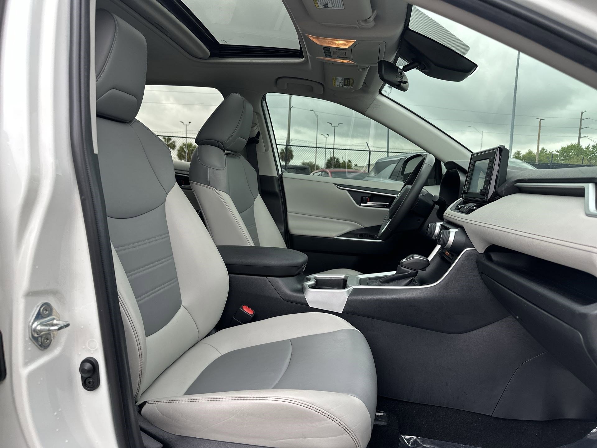 Used 2019 Toyota RAV4 XLE Premium image 25