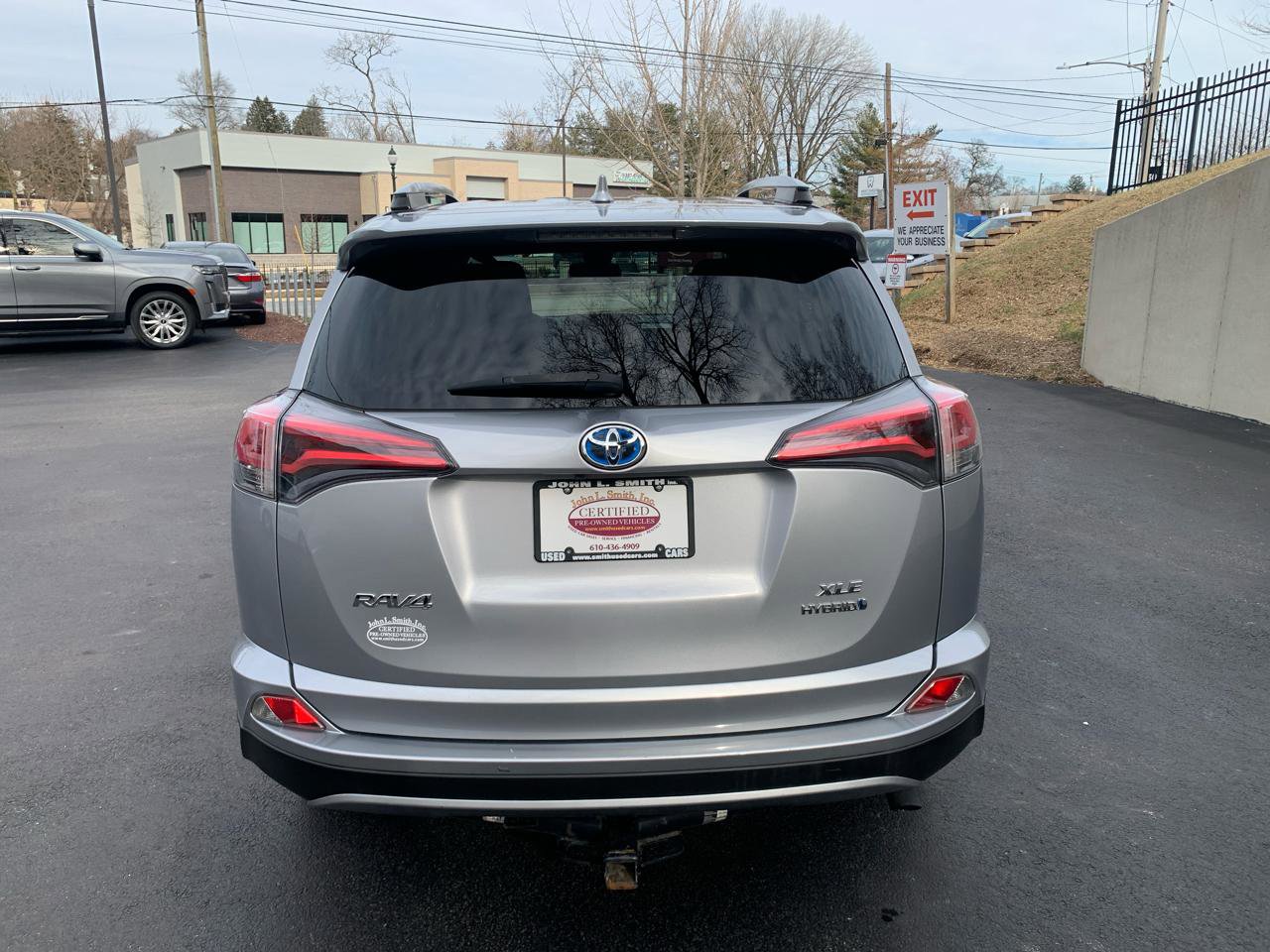 Used 2017 Toyota RAV4 XLE image 4
