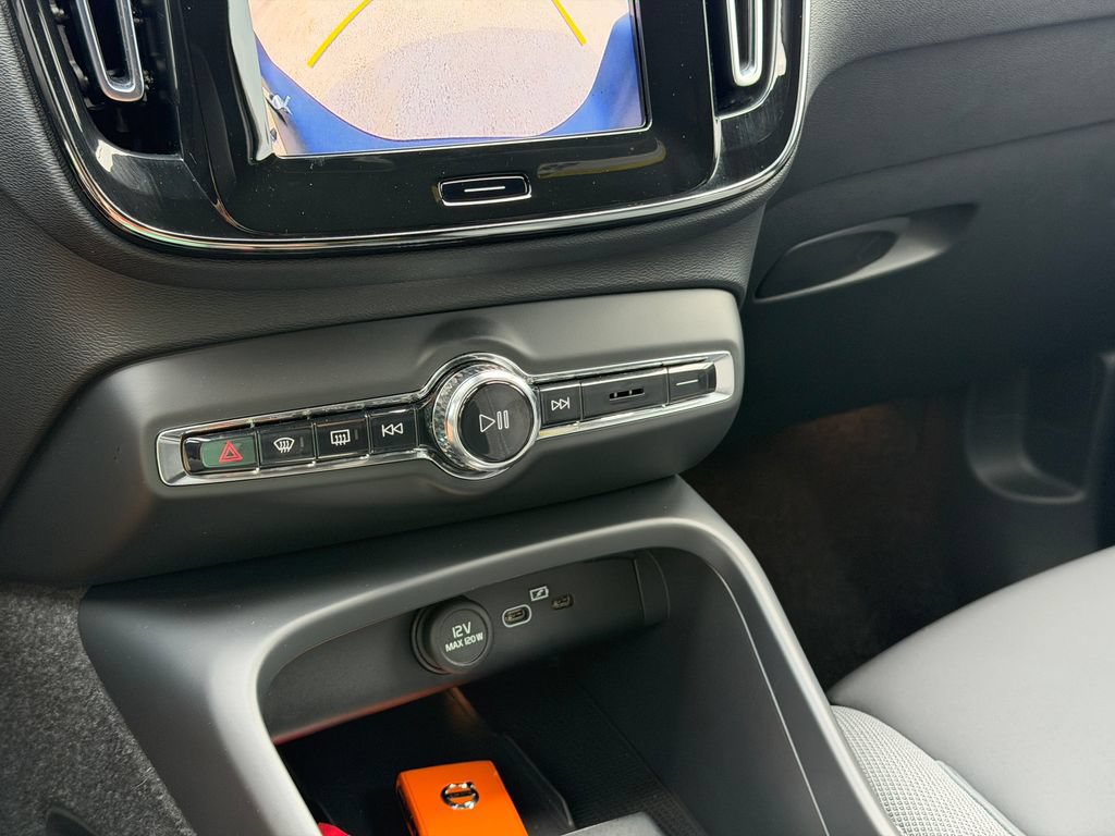 Certified 2024 Volvo XC40 Recharge Core RWD image 17
