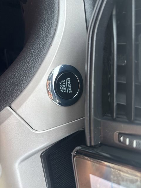 Used 2023 Ford Explorer XLT AWD/4WD image 28