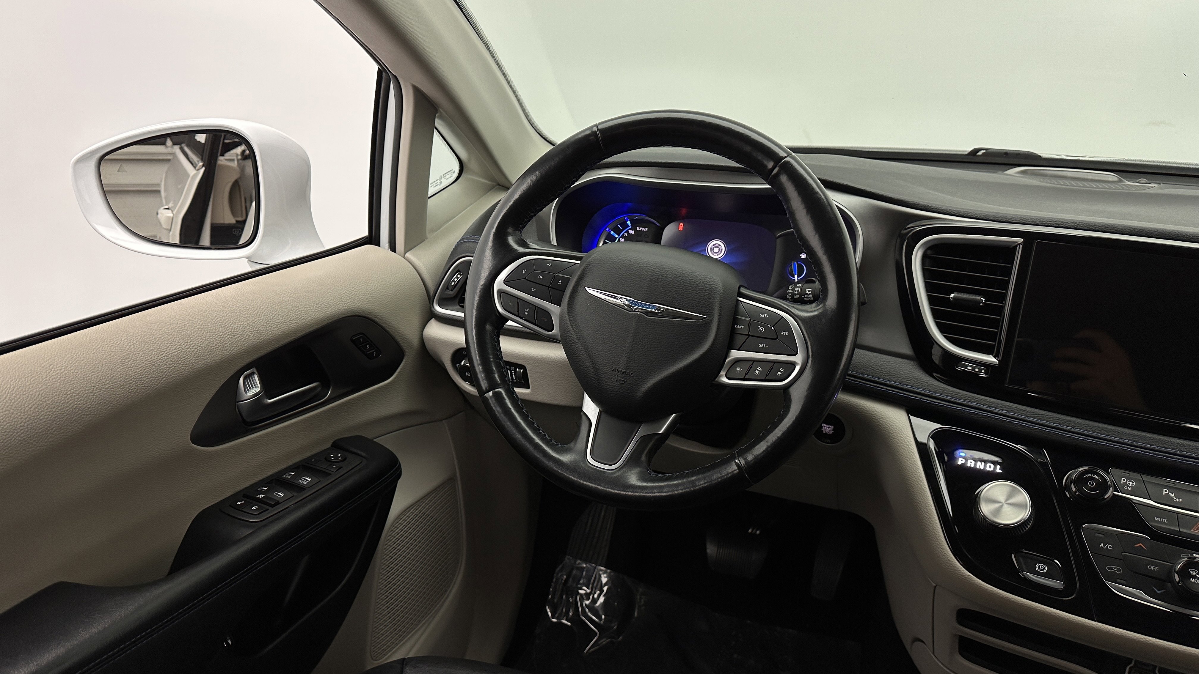 Used 2021 Chrysler Pacifica Touring-L FWD image 27