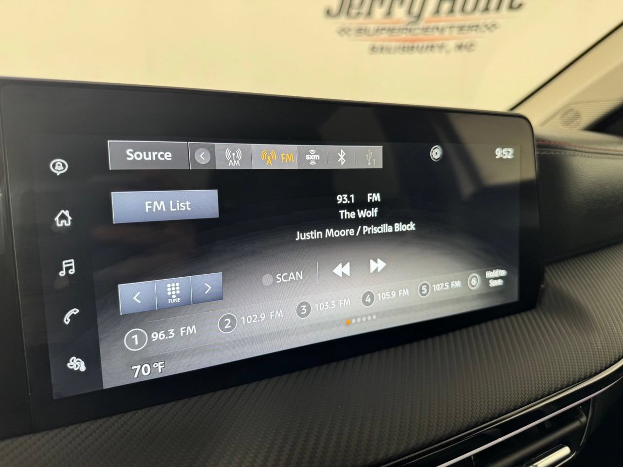 Used 2025 Nissan Kicks SR FWD image 16