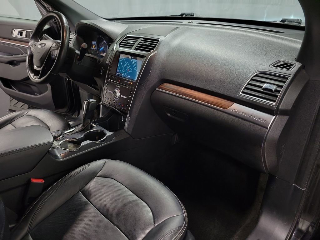 Used 2018 Ford Explorer Limited AWD/4WD image 25
