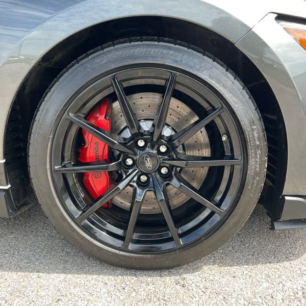 Used 2016 Ford Mustang Shelby GT350 w/ Technology Package RWD image 10