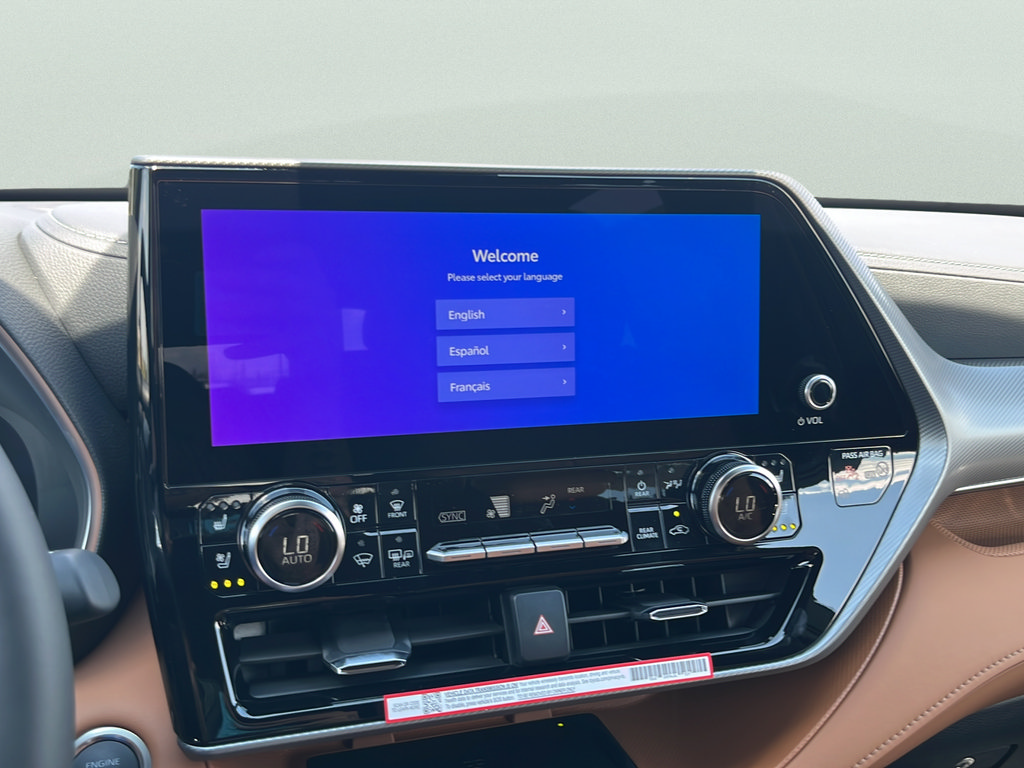 New 2026 Toyota Highlander Platinum AWD/4WD image 14
