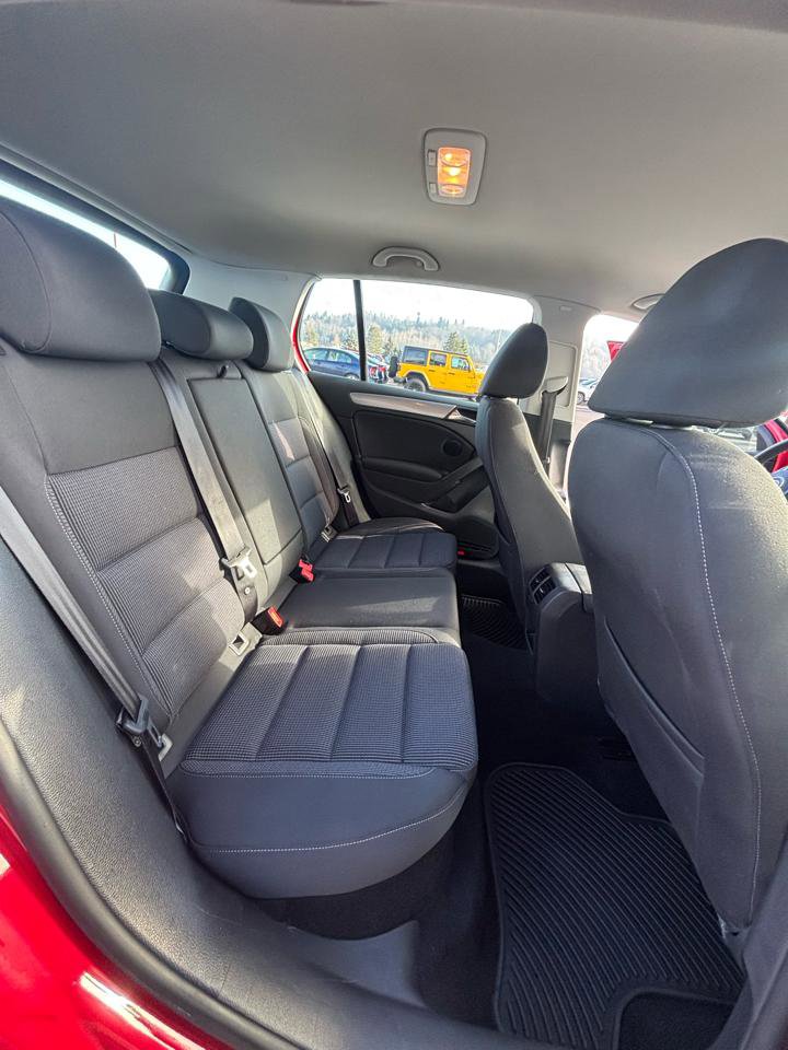 Used 2014 Volkswagen Golf 4-Door FWD image 16