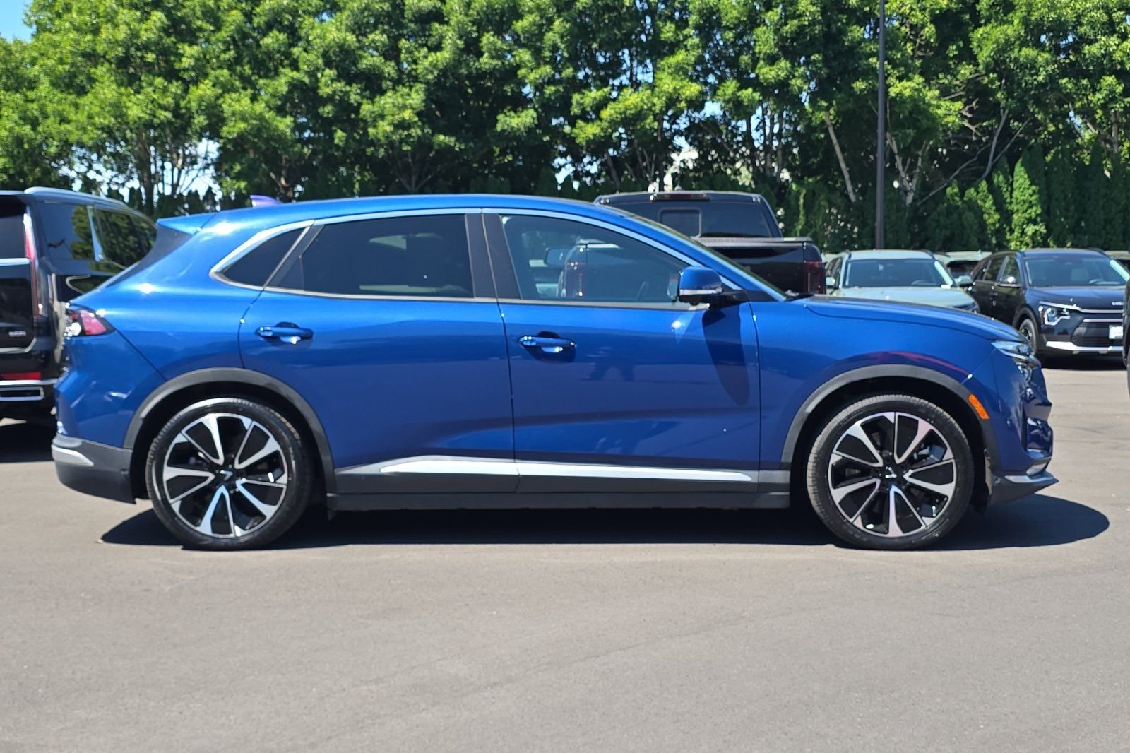 Used 2023 VinFast VF 8 Plus AWD/4WD image 3