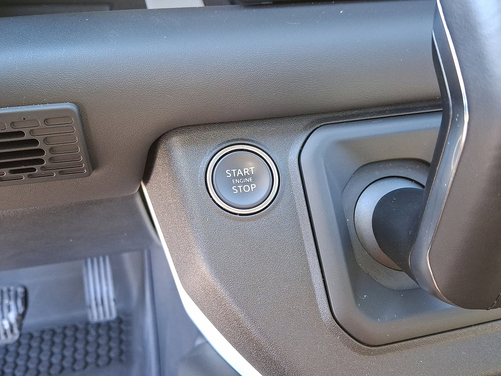 Used 2024 Land Rover Defender 110 X-Dynamic SE image 23