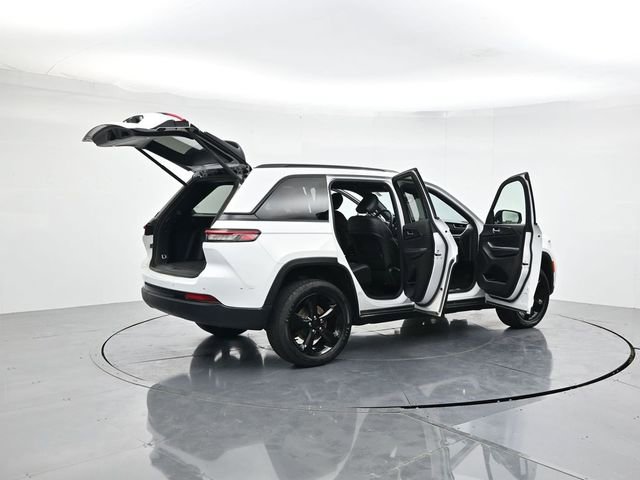 Used 2023 Jeep Grand Cherokee Altitude image 46