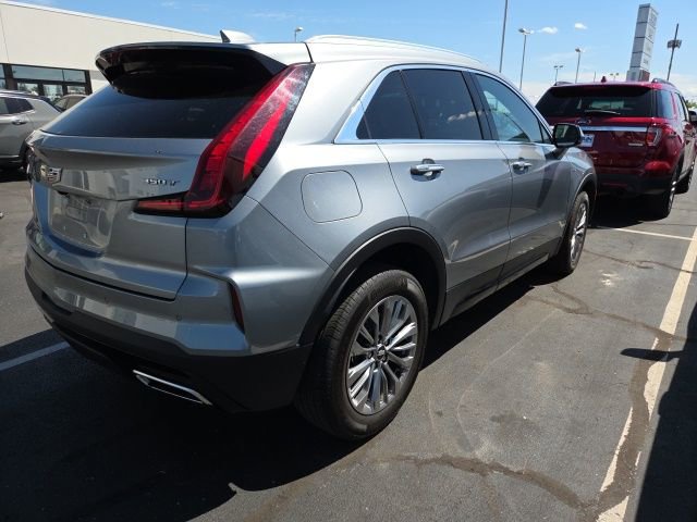 Used 2025 Cadillac XT4 Premium Luxury image 3