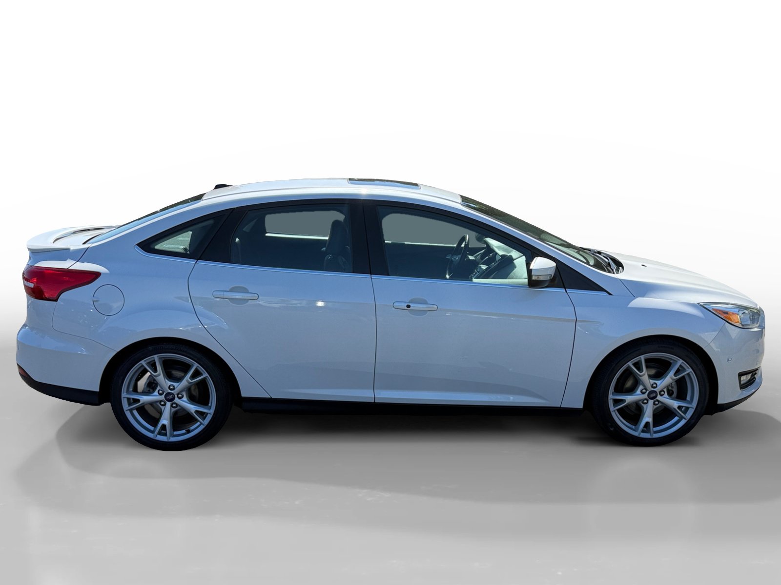 Used 2015 Ford Focus Titanium w/ Titanium Technology Package FWD image 6