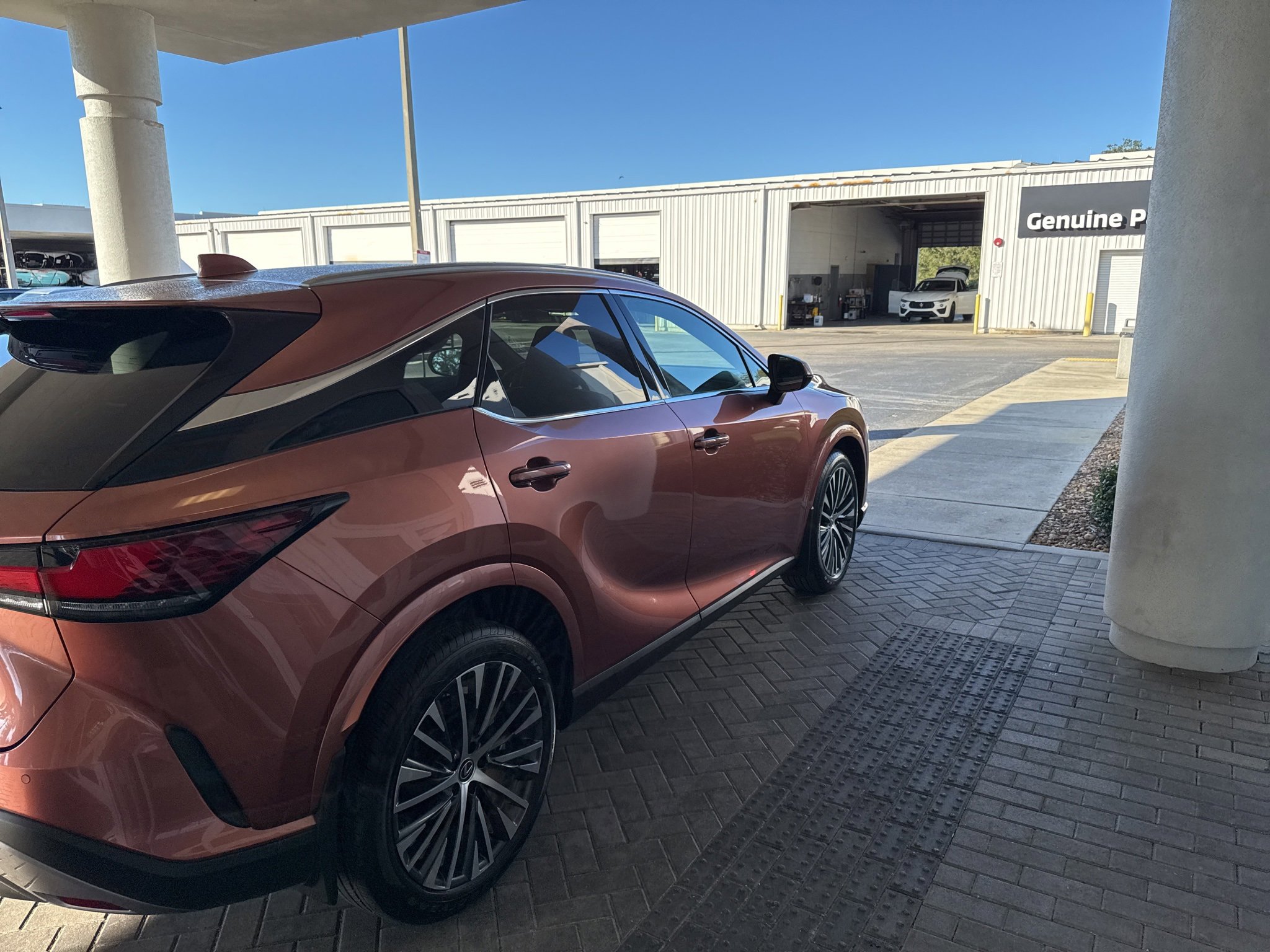 Used 2023 Lexus RX 350h image 4