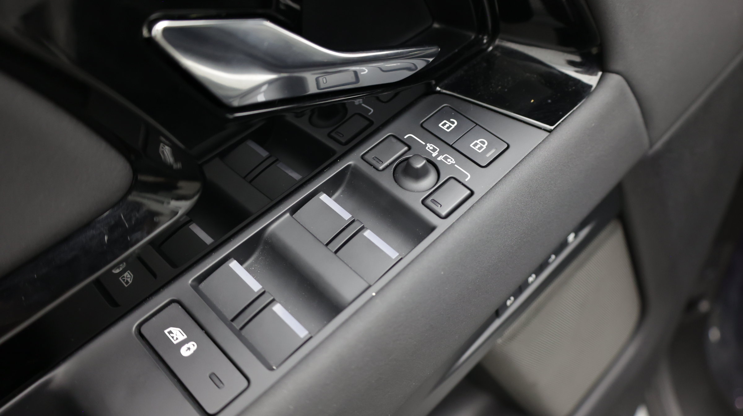 Used 2024 Land Rover Range Rover Evoque Dynamic SE AWD/4WD image 16