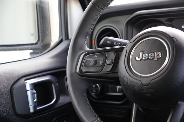 Used 2025 Jeep Gladiator Mojave AWD/4WD image 20