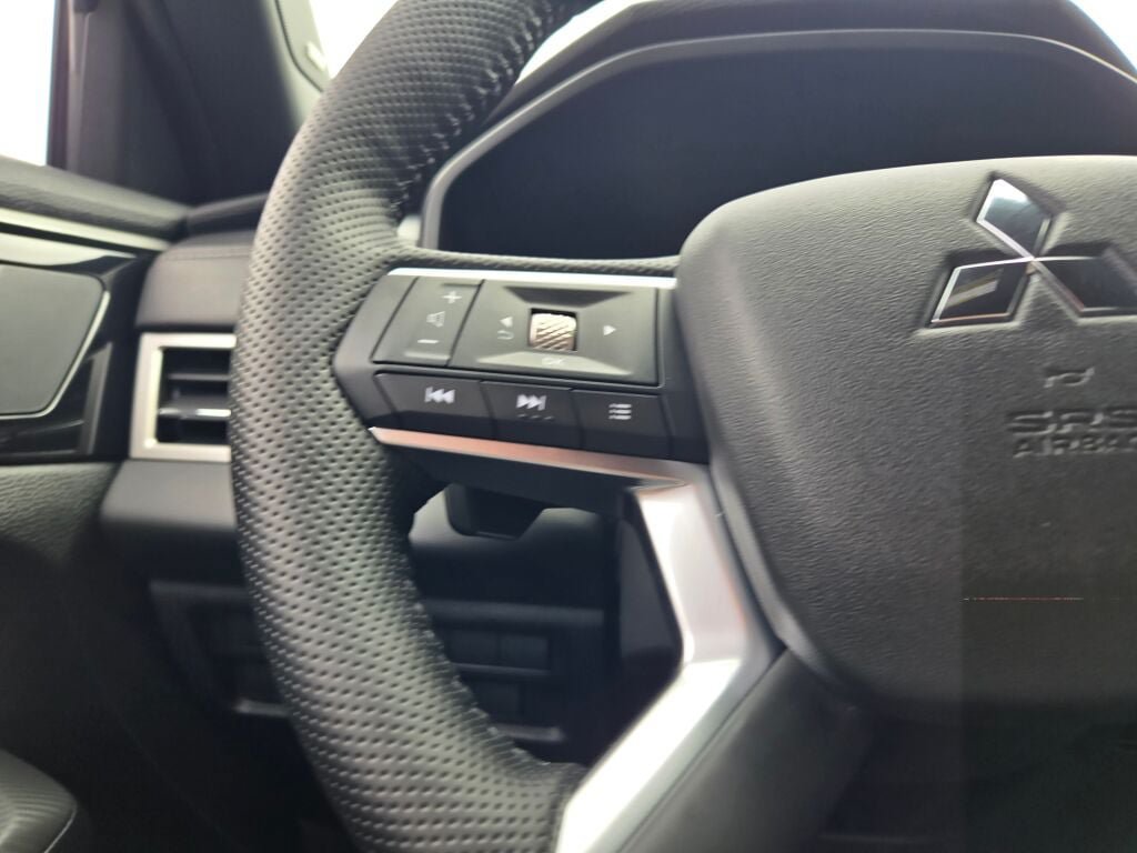 New 2026 Mitsubishi Outlander LE AWD/4WD image 25