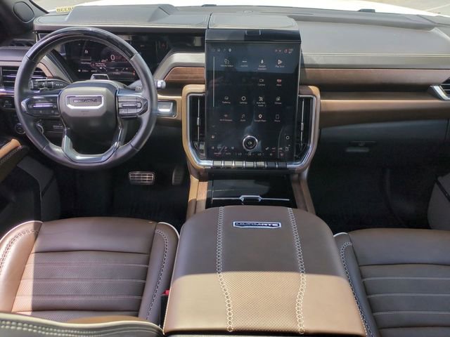 Certified 2025 GMC Yukon Denali Ultimate w/ LPO, Floor Liner Package AWD/4WD image 20