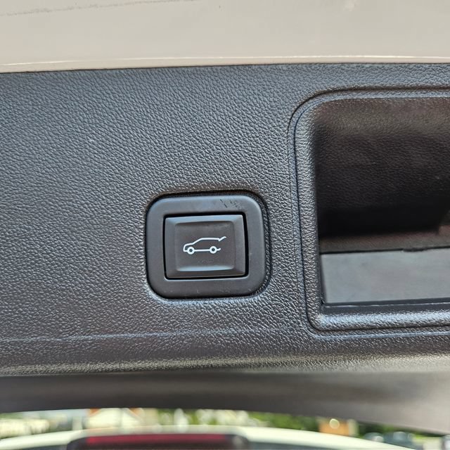Used 2024 GMC Terrain SLT AWD/4WD image 38