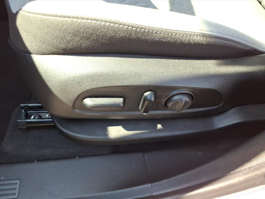 Used 2023 Chevrolet Equinox LT w/ Driver Convenience Package image 27