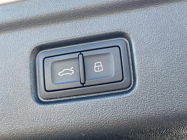 Certified 2025 Audi A6 e-tron Premium Plus w/ Premium Plus RWD image 11