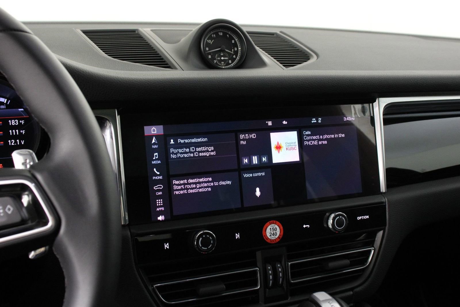 Certified 2025 Porsche Macan image 13