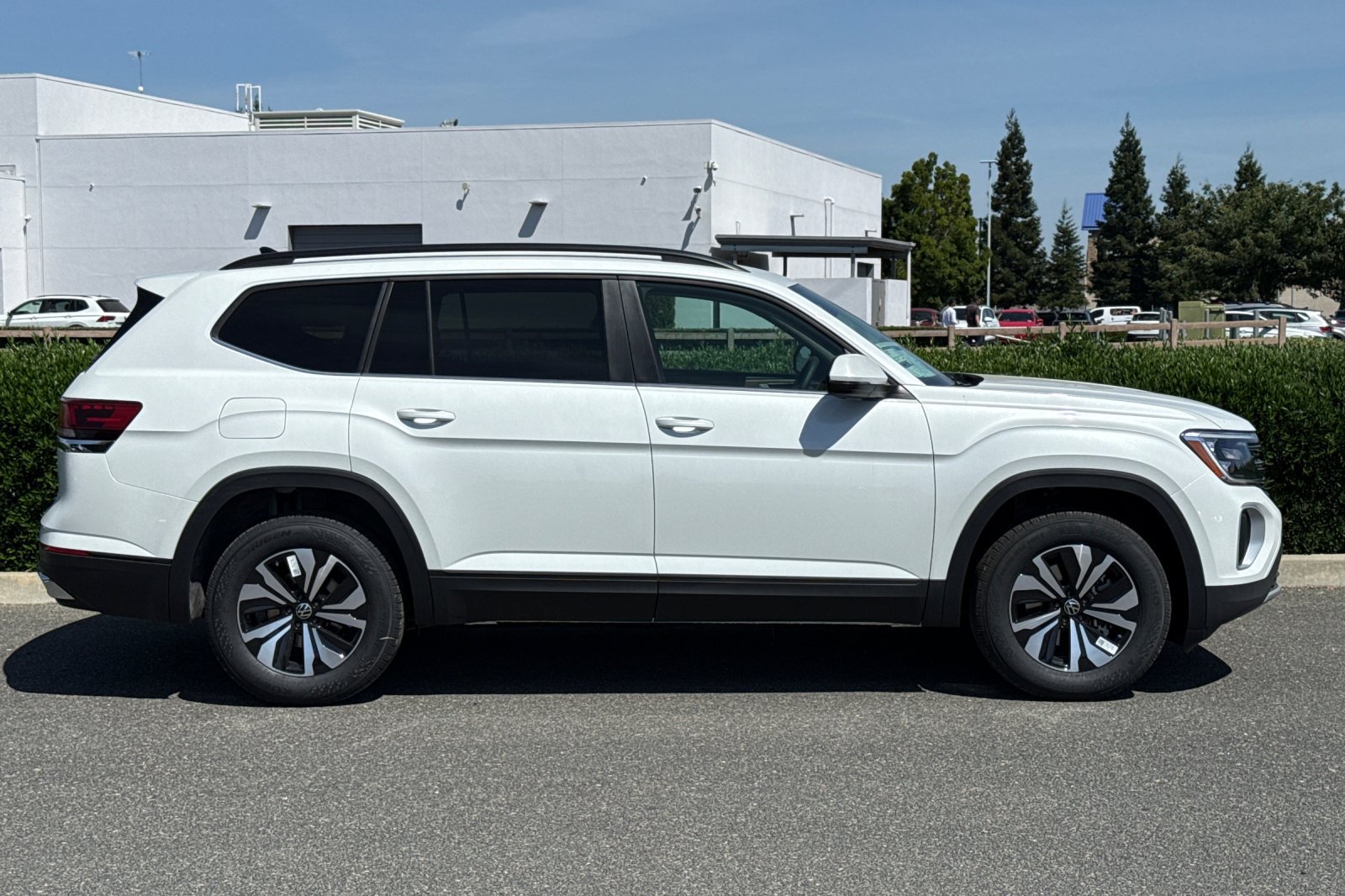 New 2026 Volkswagen Atlas SE FWD image 3