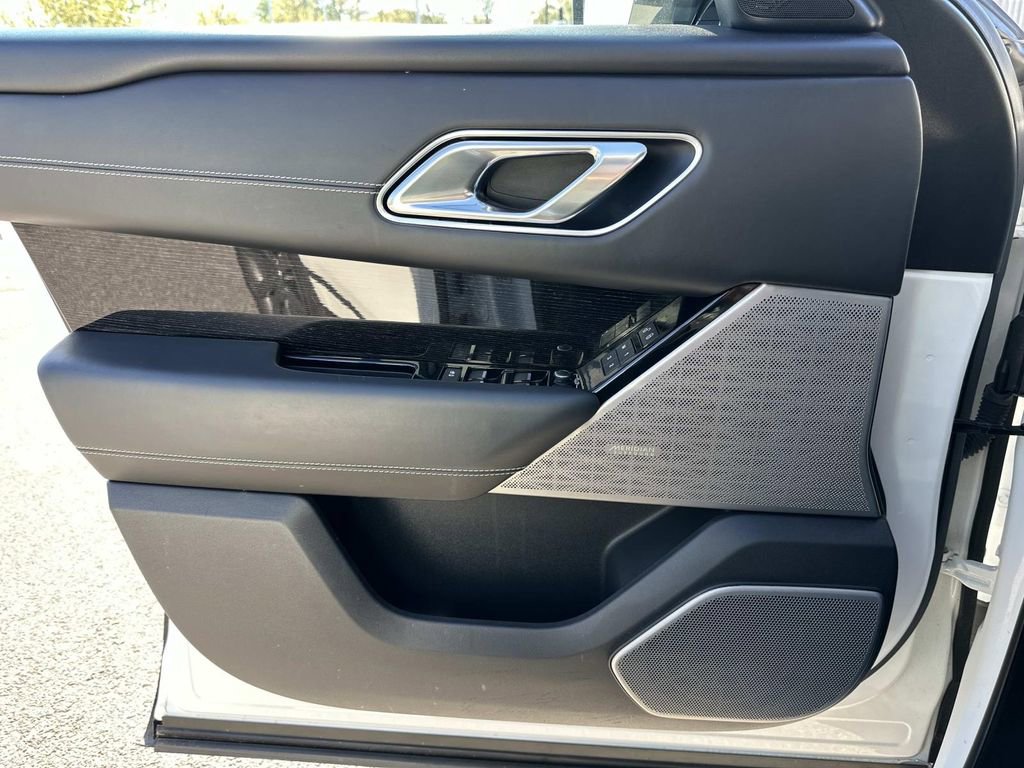 Used 2018 Land Rover Range Rover Velar R-Dynamic HSE AWD/4WD image 23