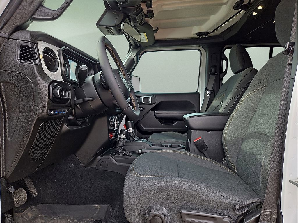 Used 2024 Jeep Wrangler Unlimited image 23