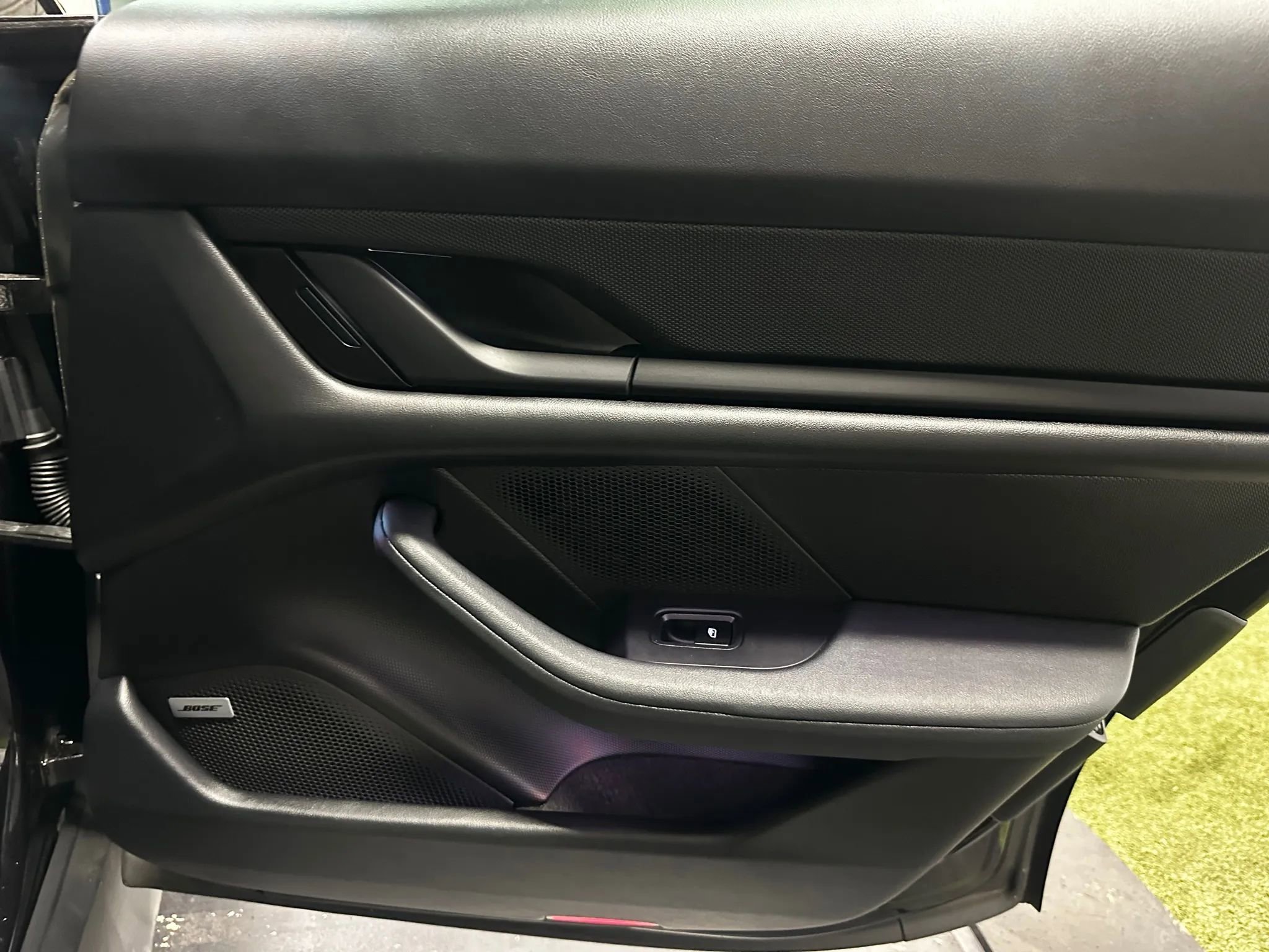 Used 2022 Porsche Taycan image 22