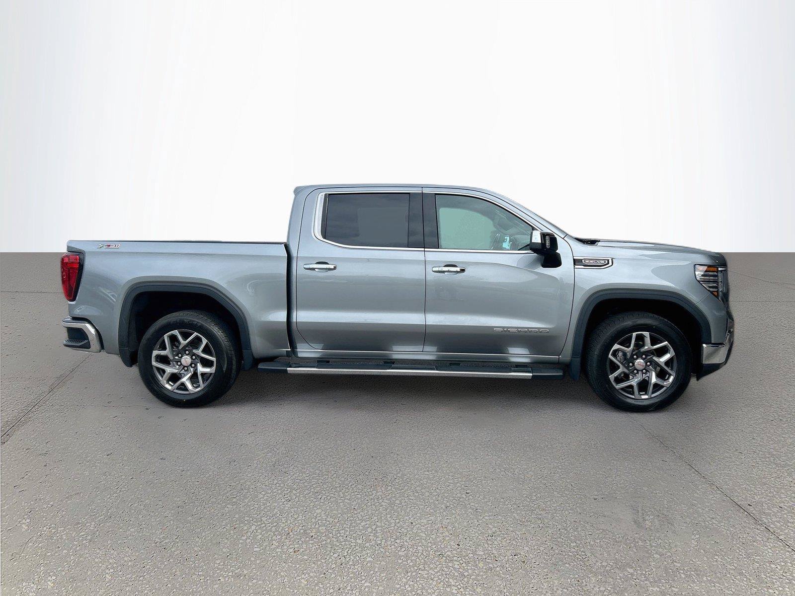 Used 2023 GMC Sierra 1500 SLT w/ SLT Premium Package AWD/4WD image 3