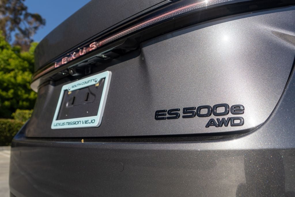 New 2026 Lexus ES 500e AWD/4WD image 11
