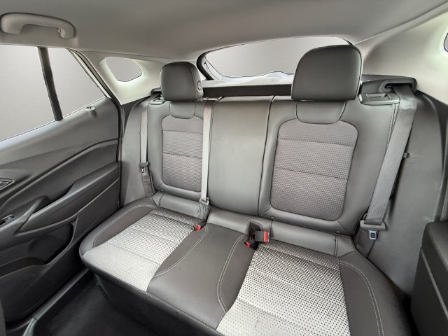 Used 2025 Chevrolet Trax LT FWD image 14